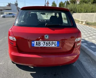 Autovermietung Skoda Fabia Nr.11061 Schaltgetriebe am Flughafen von Tirana, ausgestattet mit einem 1,2L Motor ➤ Von Enrigen in Albanien.