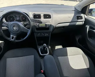 Diesel 1,2L Motor von Volkswagen Polo 2012 zur Miete am Flughafen von Tirana.