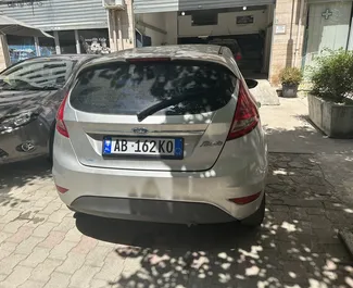 Autovermietung Ford Fiesta Nr.11059 Schaltgetriebe am Flughafen von Tirana, ausgestattet mit einem 1,2L Motor ➤ Von Enrigen in Albanien.