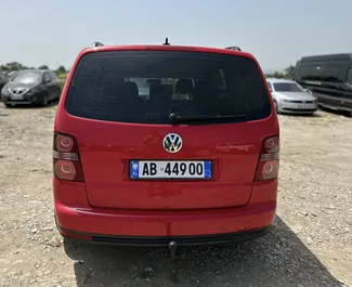 Vermietung Volkswagen Touran. Komfort, Minivan Fahrzeug zur Miete in Albanien ✓ Kaution Keine Kaution ✓ Versicherungsoptionen KFZ-HV, VKV Komplett, Diebstahlschutz, Ausland.