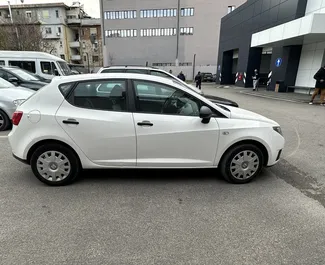 Autovermietung SEAT Ibiza Nr.11089 Schaltgetriebe am Flughafen von Tirana, ausgestattet mit einem 1,2L Motor ➤ Von Enrigen in Albanien.