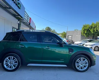 Benzin 1,5L Motor von Mini Countryman Cooper 2023 zur Miete am Flughafen Antalya.