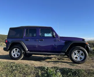 Jeep Wrangler 2023 mit Antriebssystem Allradantrieb, verfügbar in Tiflis.