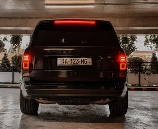 Innenraum von Land Rover Range Rover zur Miete in Georgien. Ein großartiges 5-Sitzer Fahrzeug mit Automatisch Getriebe.