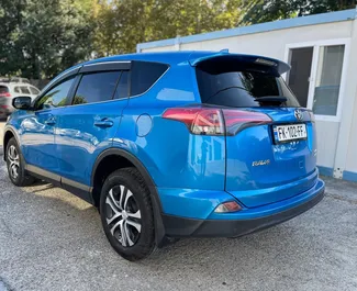 Benzin 2,5L Motor von Toyota Rav4 2017 zur Miete in Tiflis.