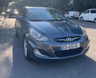 Mietwagen Hyundai Accent 2014 in Georgien, mit Benzin-Kraftstoff und 110 PS ➤ Ab 94 GEL pro Tag.