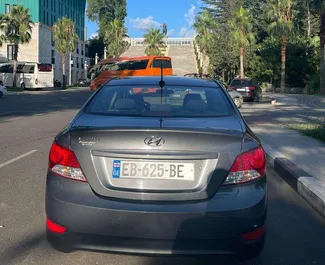 Benzin 1,6L Motor von Hyundai Accent 2014 zur Miete in Kutaisi.