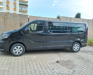 Diesel 1,9L Motor von Renault Trafic 2023 zur Miete am Flughafen Izmir.