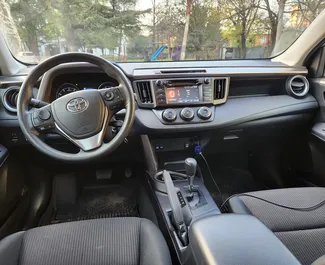 Benzin 2,5L Motor von Toyota Rav4 2019 zur Miete in Kutaisi.