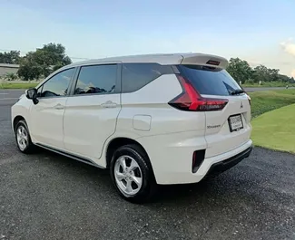 Mitsubishi Xpander 2023 mit Antriebssystem Frontantrieb, verfügbar am Flughafen Bangkok Suvarnabhumi.