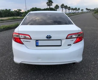 Hybride 2,5L Motor von Toyota Camry 2012 zur Miete in Batumi.