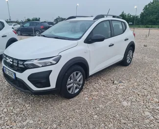 Autovermietung Dacia Sandero Stepway Nr.10104 Schaltgetriebe am Flughafen von Tirana, ausgestattet mit einem 1,0L Motor ➤ Von Marenglen in Albanien.