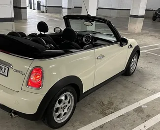 Vermietung Mini Cooper Cabrio. Komfort, Premium, Cabrio Fahrzeug zur Miete in Spanien ✓ Kaution Einzahlung von 500 EUR ✓ Versicherungsoptionen KFZ-HV, Diebstahlschutz, Ausland.