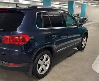 Vermietung Volkswagen Tiguan. Komfort, Crossover Fahrzeug zur Miete in Spanien ✓ Kaution Einzahlung von 500 EUR ✓ Versicherungsoptionen KFZ-HV, Diebstahlschutz, Ausland.