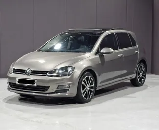 Frontansicht eines Mietwagens Volkswagen Golf 7 in Durres, Albanien ✓ Auto Nr.11049. ✓ Automatisch TM ✓ 0 Bewertungen.