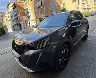 Vermietung Peugeot 2008. Komfort, Crossover Fahrzeug zur Miete in Albanien ✓ Kaution Einzahlung von 400 EUR ✓ Versicherungsoptionen KFZ-HV, VKV Komplett, Junge, Keine Kaution.