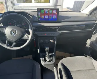 Frontansicht eines Mietwagens Renault Taliant am Flughafen Antalya, Türkei ✓ Auto Nr.11109. ✓ Automatisch TM ✓ 0 Bewertungen.