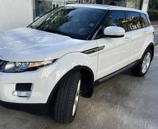 Frontansicht eines Mietwagens Land Rover Range Rover Evoque in Barcelona, Spanien ✓ Auto Nr.11213. ✓ Automatisch TM ✓ 0 Bewertungen.