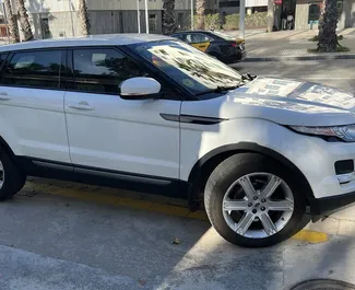 Vermietung Land Rover Range Rover Evoque. Komfort, Premium, Crossover Fahrzeug zur Miete in Spanien ✓ Kaution Einzahlung von 500 EUR ✓ Versicherungsoptionen KFZ-HV, Diebstahlschutz, Ausland.