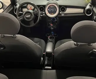 Mini Cooper Cabrio 2014 mit Antriebssystem Frontantrieb, verfügbar in Barcelona.