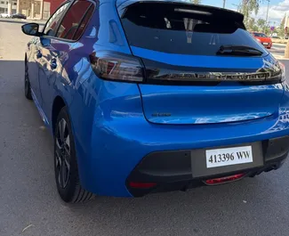 Frontansicht eines Mietwagens Peugeot 208 in Agadir, Marokko ✓ Auto Nr.11134. ✓ Schaltgetriebe TM ✓ 0 Bewertungen.