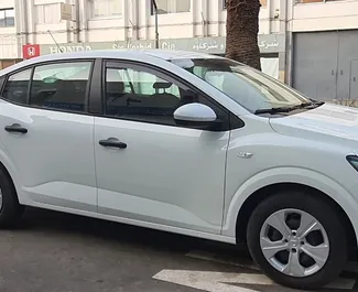 Frontansicht eines Mietwagens Dacia Logan in Agadir, Marokko ✓ Auto Nr.11183. ✓ Schaltgetriebe TM ✓ 0 Bewertungen.