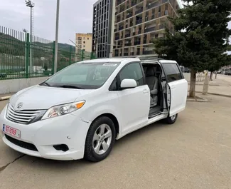 Vermietung Toyota Sienna. Komfort, Minivan Fahrzeug zur Miete in Georgien ✓ Kaution Keine Kaution ✓ Versicherungsoptionen KFZ-HV, Insassen, Diebstahlschutz, Junge.