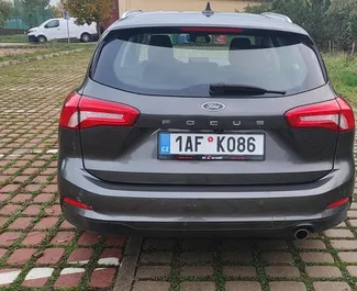 Vermietung Ford Focus. Komfort Fahrzeug zur Miete in der Tschechischen Republik ✓ Kaution Einzahlung von 400 EUR ✓ Versicherungsoptionen KFZ-HV.