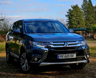 Frontansicht eines Mietwagens Mitsubishi Outlander Xl in Tiflis, Georgien ✓ Auto Nr.11167. ✓ Automatisch TM ✓ 1 Bewertungen.