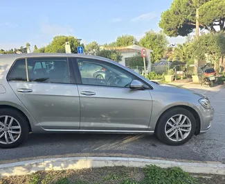 Vermietung Volkswagen Golf 7. Wirtschaft, Komfort Fahrzeug zur Miete in Spanien ✓ Kaution Keine Kaution ✓ Versicherungsoptionen KFZ-HV, TKV, VKV Plus, Junge.