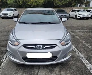 Frontansicht eines Mietwagens Hyundai Accent Blue in Durres, Albanien ✓ Auto Nr.11534. ✓ Automatisch TM ✓ 0 Bewertungen.