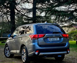 Vermietung Mitsubishi Outlander Xl. Komfort, Crossover Fahrzeug zur Miete in Georgien ✓ Kaution Keine Kaution ✓ Versicherungsoptionen KFZ-HV, Insassen, Diebstahlschutz, Junge.