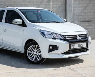 Frontansicht eines Mietwagens Mitsubishi Attrage in Dubai, VAE ✓ Auto Nr.11448. ✓ Automatisch TM ✓ 0 Bewertungen.