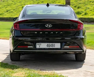 Mietwagen Hyundai Sonata 2023 in VAE, mit Benzin-Kraftstoff und 150 PS ➤ Ab 170 AED pro Tag.