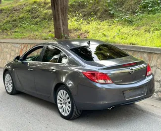 Frontansicht eines Mietwagens Opel Insignia in Durres, Albanien ✓ Auto Nr.11531. ✓ Schaltgetriebe TM ✓ 0 Bewertungen.