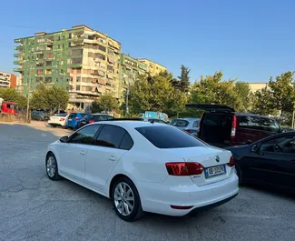 Mietwagen Volkswagen Jetta 2015 in Albanien, mit Diesel-Kraftstoff und 140 PS ➤ Ab 33 EUR pro Tag.