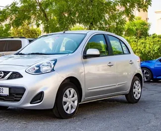 Frontansicht eines Mietwagens Nissan Micra in Dubai, VAE ✓ Auto Nr.11452. ✓ Automatisch TM ✓ 0 Bewertungen.