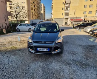 Innenraum von Ford Kuga zur Miete in Albanien. Ein großartiges 5-Sitzer Fahrzeug mit Automatisch Getriebe.