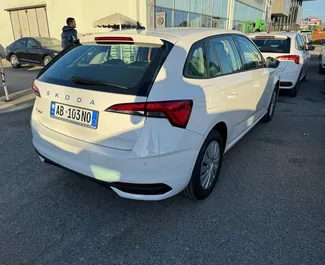 Autovermietung Skoda Scala Nr.11524 Schaltgetriebe am Flughafen von Tirana, ausgestattet mit einem 1,0L Motor ➤ Von Leonard in Albanien.