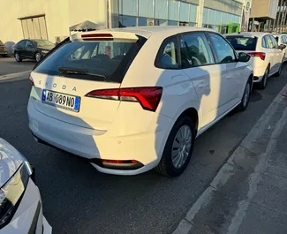 Autovermietung Skoda Scala Nr.11525 Schaltgetriebe am Flughafen von Tirana, ausgestattet mit einem 1,0L Motor ➤ Von Leonard in Albanien.