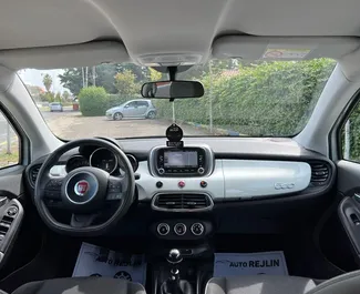 Diesel 1,3L Motor von Fiat 500X 2015 zur Miete am Flughafen von Tirana.