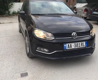 Autovermietung Volkswagen Polo Nr.11490 Schaltgetriebe am Flughafen von Tirana, ausgestattet mit einem 1,0L Motor ➤ Von Leonard in Albanien.