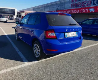 Autovermietung Skoda Fabia Nr.11497 Schaltgetriebe am Flughafen von Tirana, ausgestattet mit einem 1,0L Motor ➤ Von Leonard in Albanien.