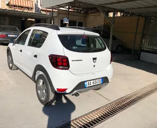 Autovermietung Dacia Sandero Stepway Nr.11491 Schaltgetriebe am Flughafen von Tirana, ausgestattet mit einem 1,5L Motor ➤ Von Leonard in Albanien.