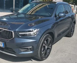 Vermietung Volvo XC40. Komfort, SUV, Crossover Fahrzeug zur Miete in Albanien ✓ Kaution Einzahlung von 1000 EUR ✓ Versicherungsoptionen KFZ-HV, TKV, Ausland.