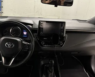 Toyota Corolla 2019 zur Miete verfügbar in Barcelona, mit Kilometerbegrenzung 250 km/Tag.