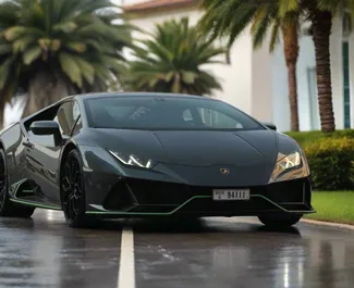 Benzin 5,2L Motor von Lamborghini Huracan Coupe 2023 zur Miete in Dubai.