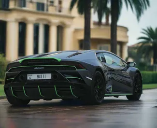 Lamborghini Huracan Coupe 2023 zur Miete verfügbar in Dubai, mit Kilometerbegrenzung 250 km/Tag.