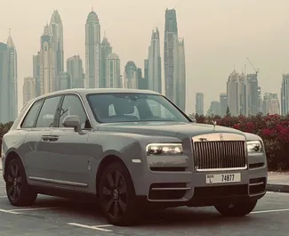 Rolls-Royce Cullinan 2023 mit Antriebssystem Frontantrieb, verfügbar in Dubai.