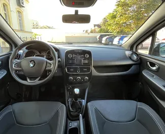 Mietwagen Renault Clio 5 2018 in der Tschechischen Republik, mit Diesel-Kraftstoff und 75 PS ➤ Ab 34 EUR pro Tag.